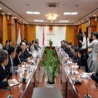 Vietnam, China look for stronger trade ties